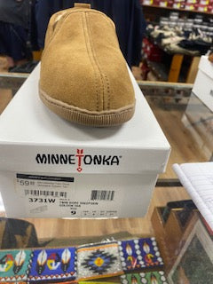 Minnetonka Men's Twin Gore Sheepskin Golden Tan