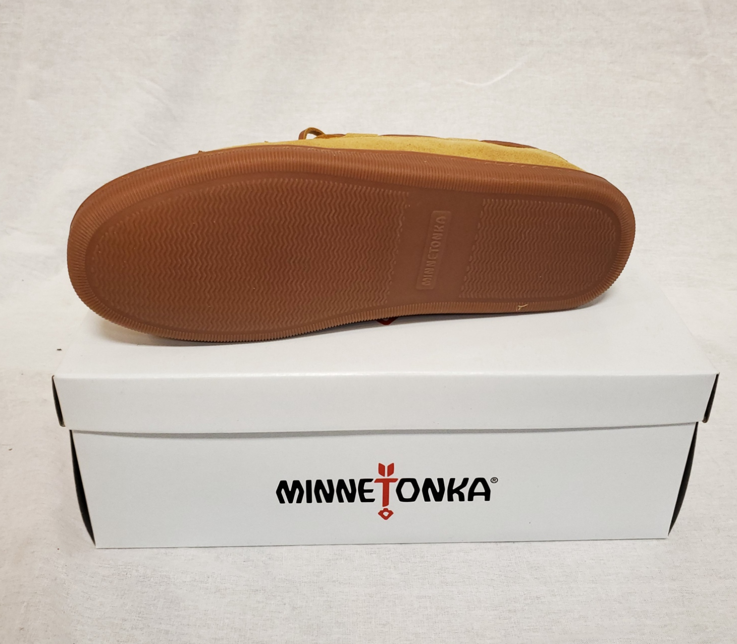 Minnetonka pile 2025 lined hardsole